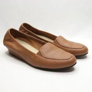 Ros Hommerson Women's Size 9.5 Tan Leather Slip On Almond Toe Wedge Loafers